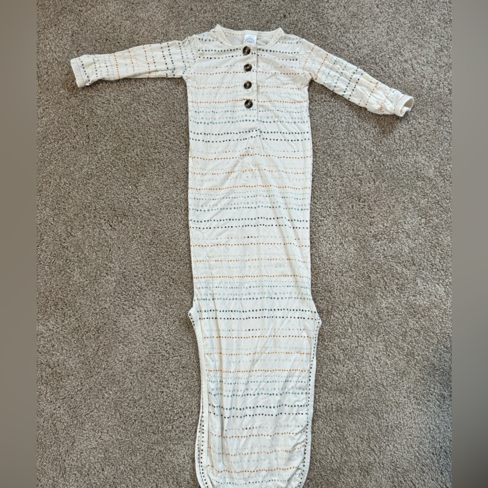 Lou Lou newborn knotted sleep gown